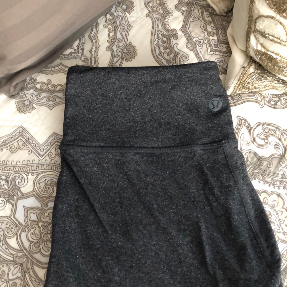 Charcoal lululemon crops